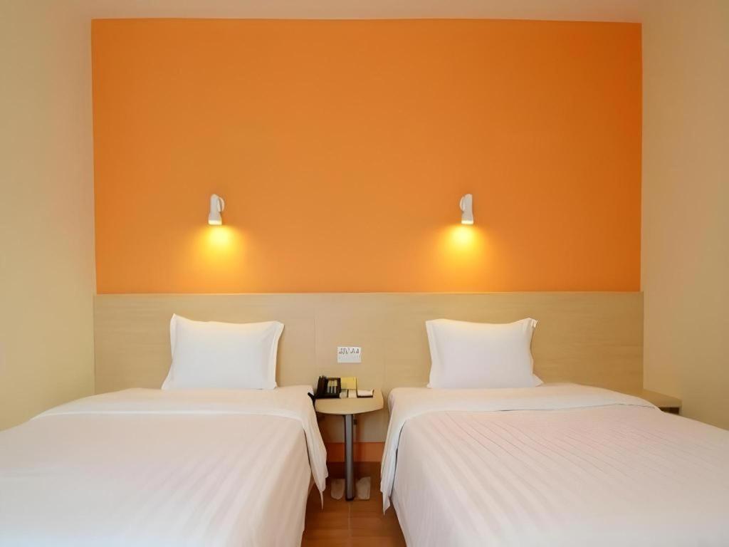 7 Days Inn Luzhou Commercial Pedestrian Street Center Exterior foto